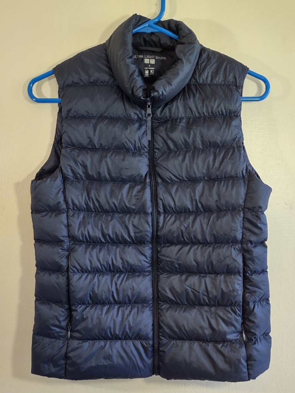 Uniqlo Ultra Light Down Vest Dark Blue Sz Small Preppy Cozy Travel Minimalist